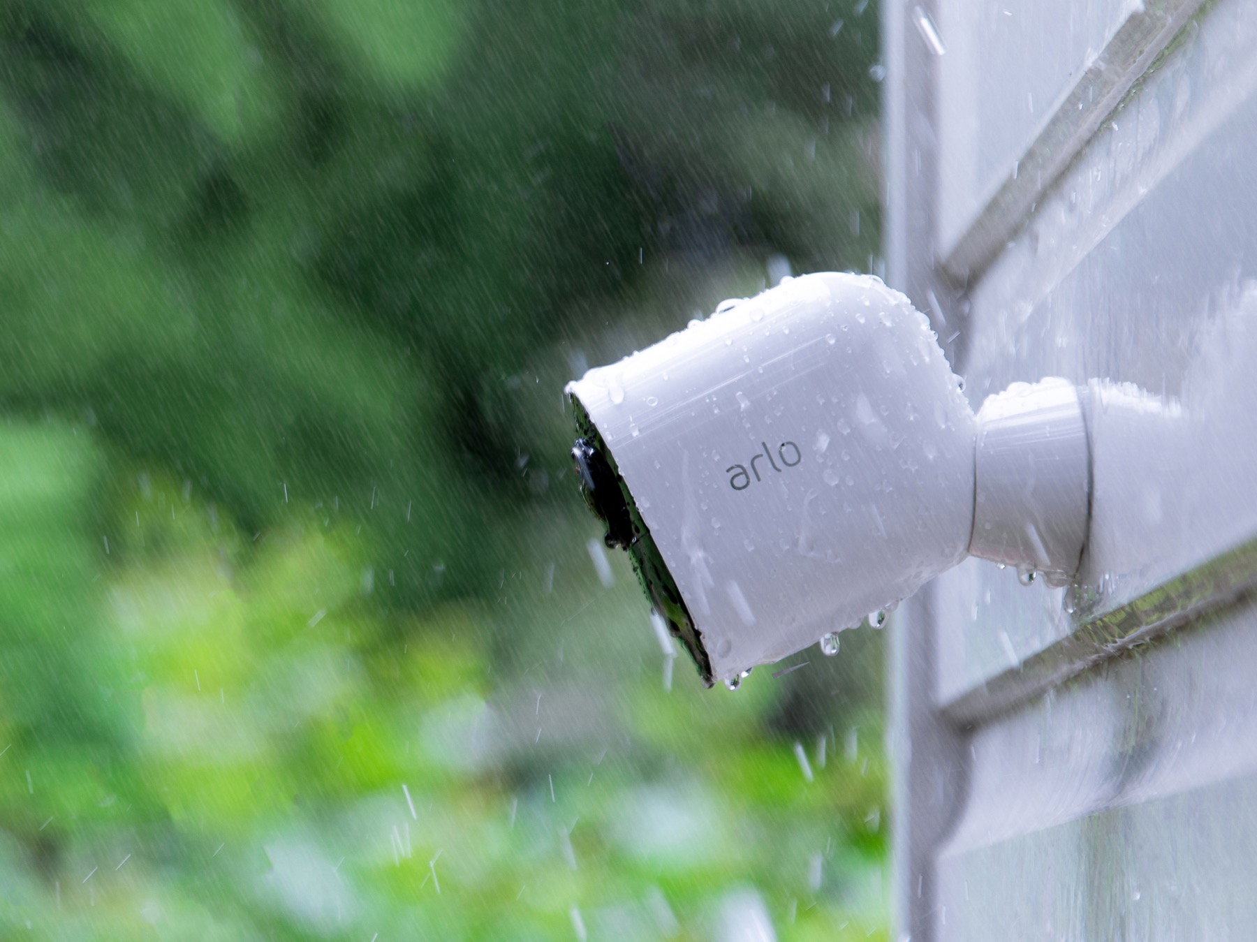 03-Beauty-Shot-Rain_nocable_crop
